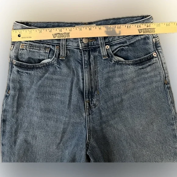 Madewell The Mom Jean in Melva Wash size 26 - Picture 14 of 16